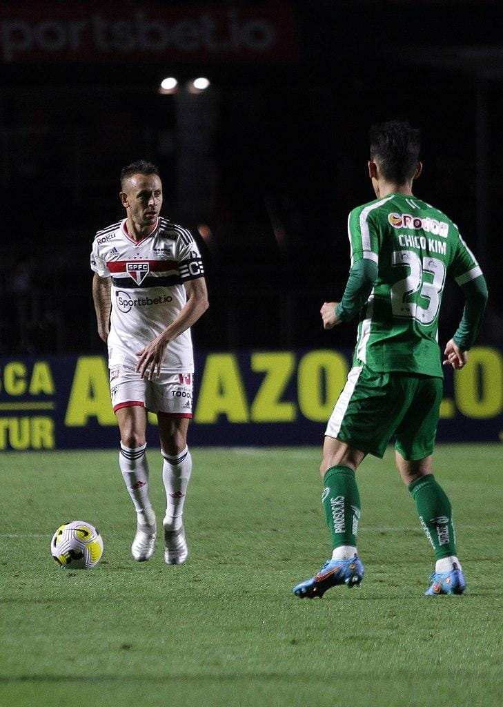 Ex-Flamengo, Rafinha se aproxima de acerto com o Coritiba