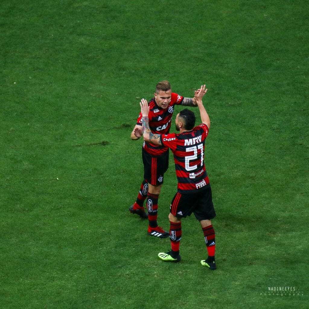 2 jogadores do Flamengo esperam oportunidade no time titular após saída de David Luiz